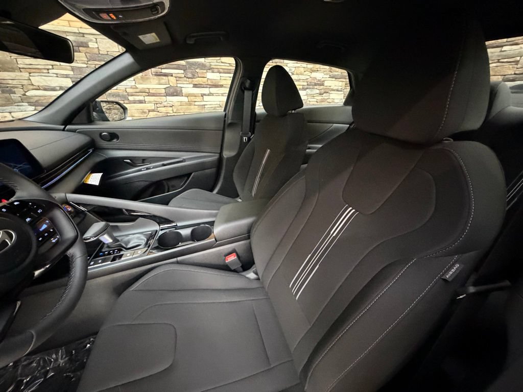Used 2025 Hyundai Elantra SEL FWD image 12