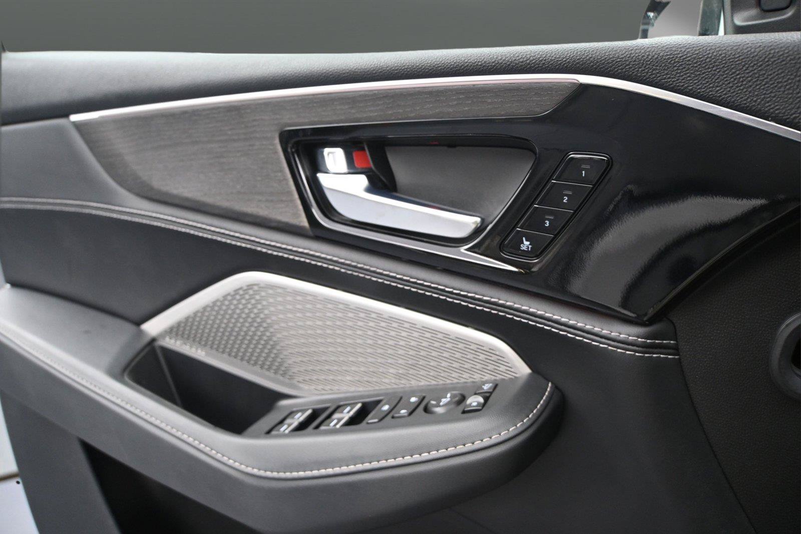 Used 2023 Acura MDX SH-AWD w/ Advance Package image 6