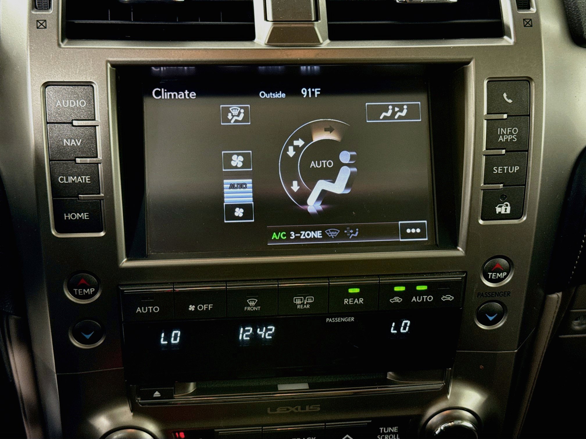Used 2020 Lexus GX 460 Premium w/ Premium Package AWD/4WD image 18