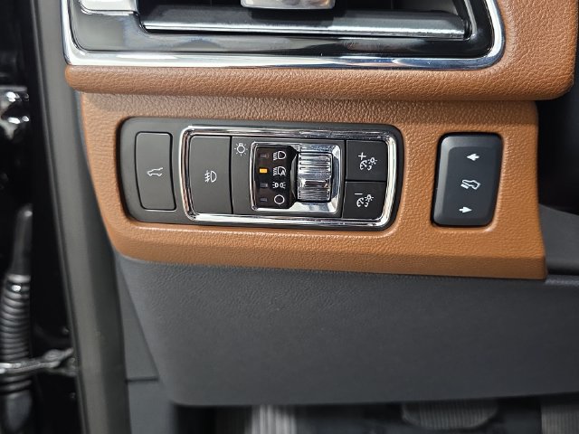 Certified 2024 Lincoln Navigator Reserve AWD/4WD image 23