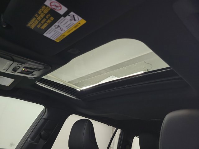 Used 2024 Toyota Highlander LE image 23