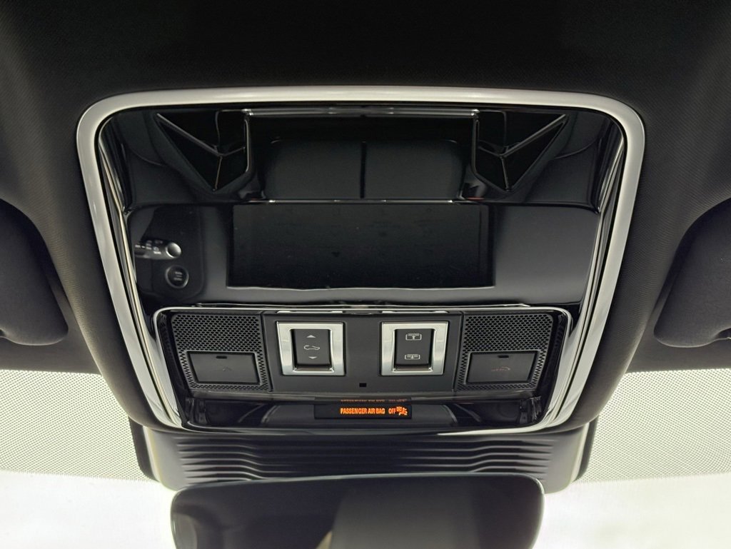 New 2025 Land Rover Range Rover Velar Dynamic SE image 29