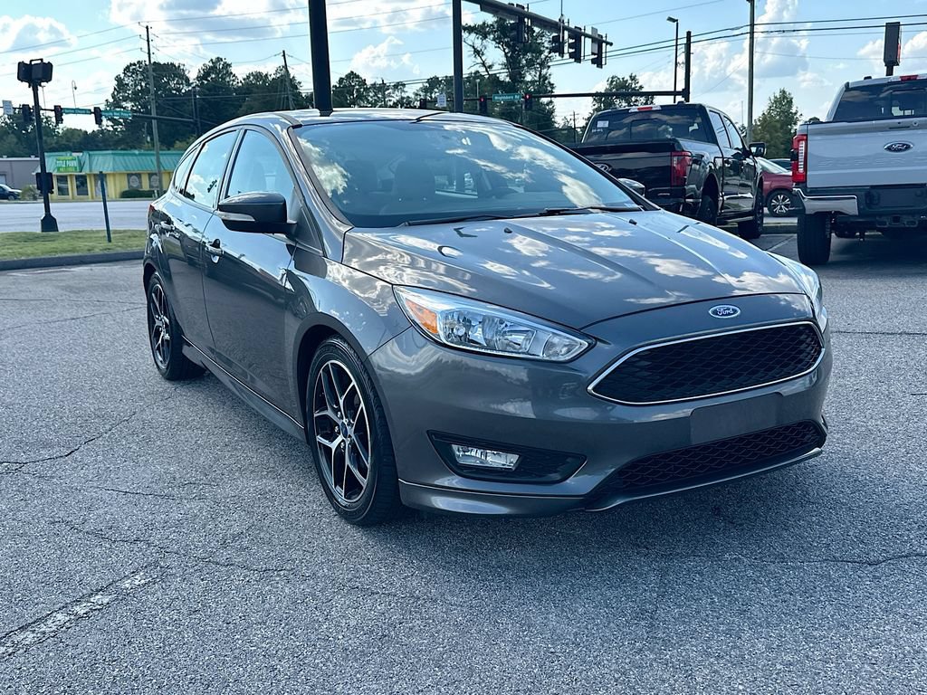 Used 2015 Ford Focus SE w/ SE Sport Package FWD image 2