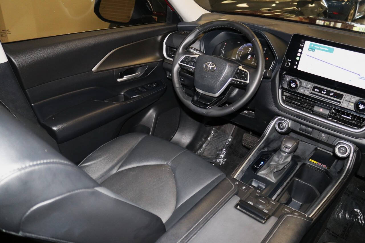 Used 2024 Toyota Grand Highlander AWD image 16