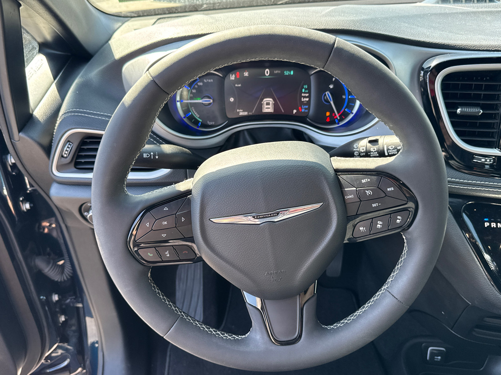 Used 2024 Chrysler Pacifica Limited FWD image 14