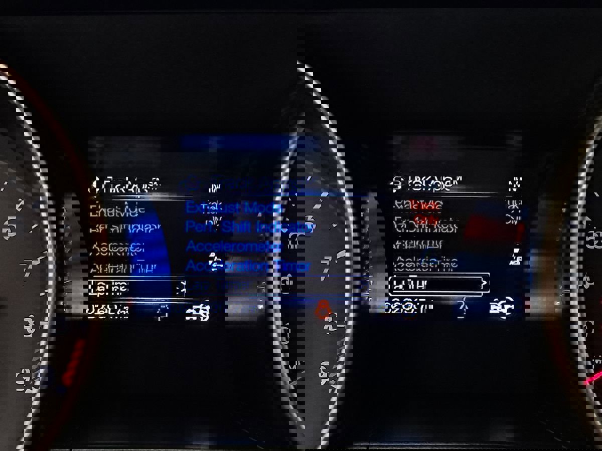 Used 2016 Ford Mustang Shelby GT350 w/ Technology Package image 20