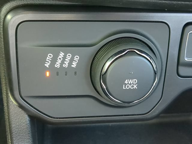 Used 2022 Jeep Renegade Latitude w/ Convenience Group AWD/4WD image 28