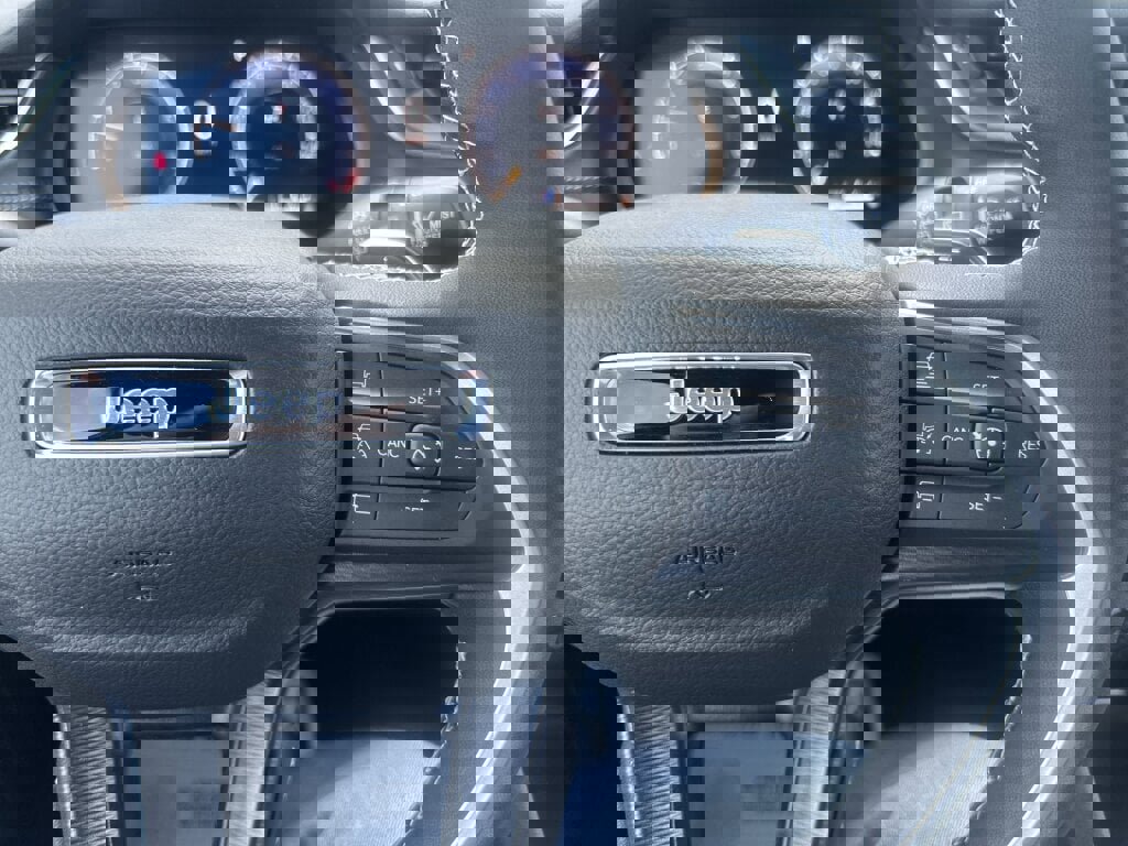 New 2025 Jeep Grand Cherokee Laredo w/ Luxury Tech Group I image 18