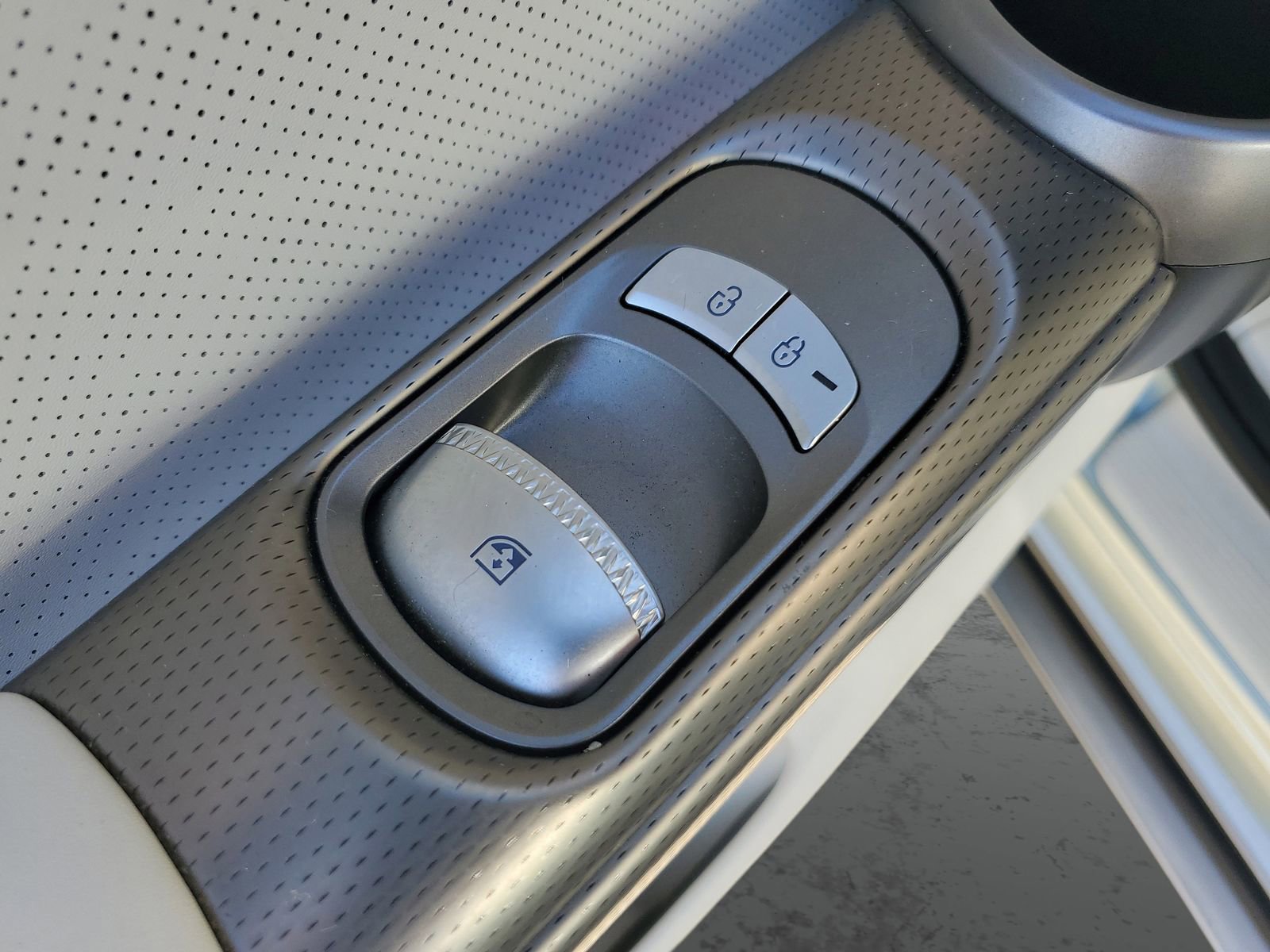 Used 2023 Genesis GV60 Advanced AWD/4WD image 17