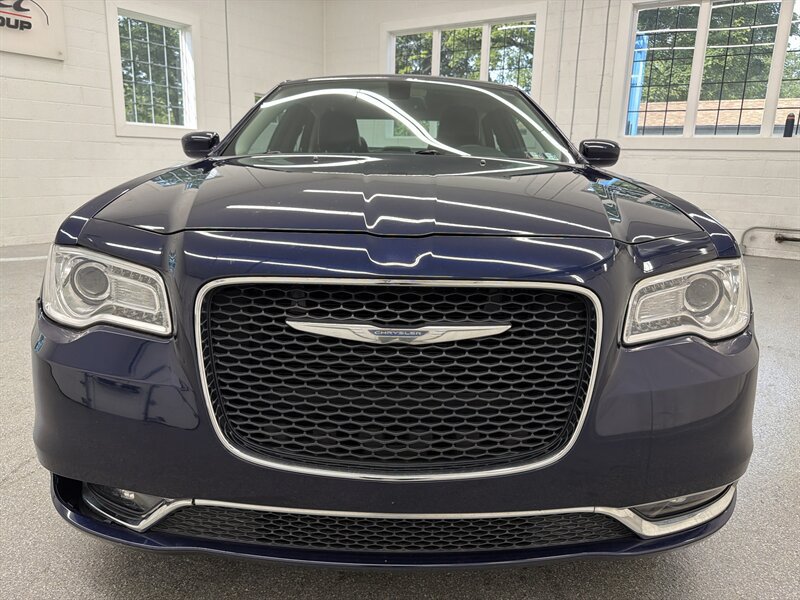 Used 2015 Chrysler 300 Limited w/ Driver Convenience Group RWD image 2