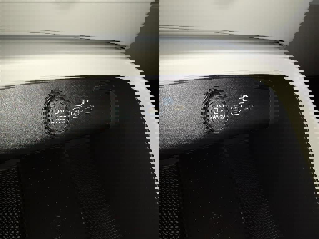 New 2026 Volvo XC40 B4 Plus w/ Protection Package Premier image 21