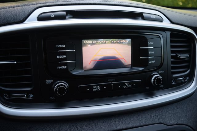 Used 2017 Kia Sorento FWD image 9