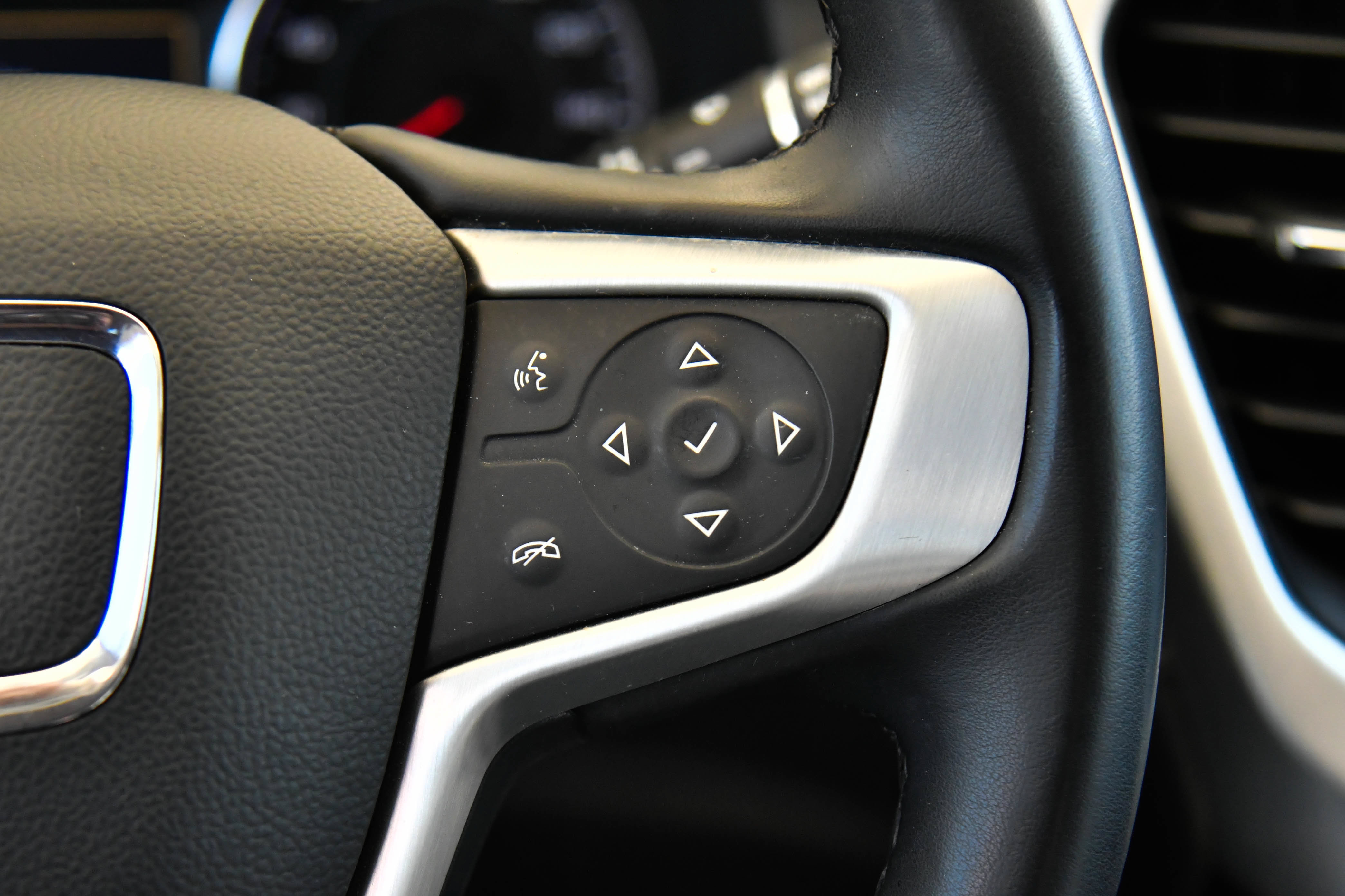 Used 2023 GMC Acadia SLT FWD image 31