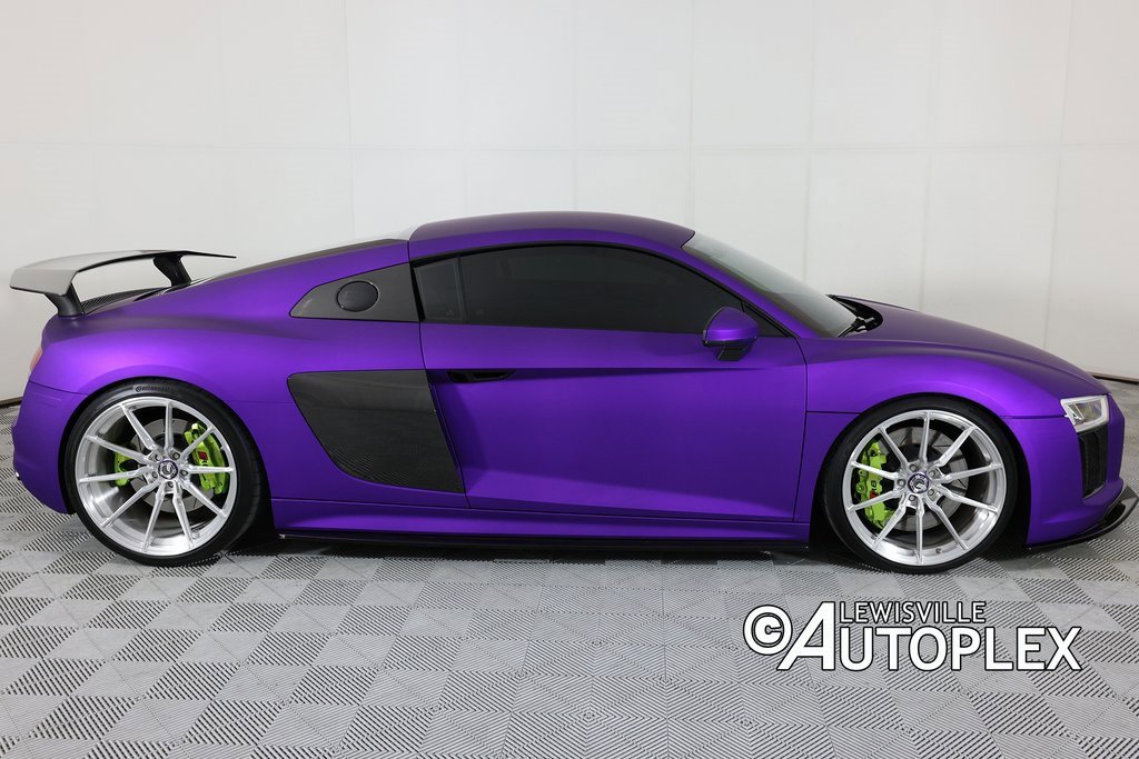 Used 2017 Audi R8 V10 w/ Carbon Exterior Package image 7