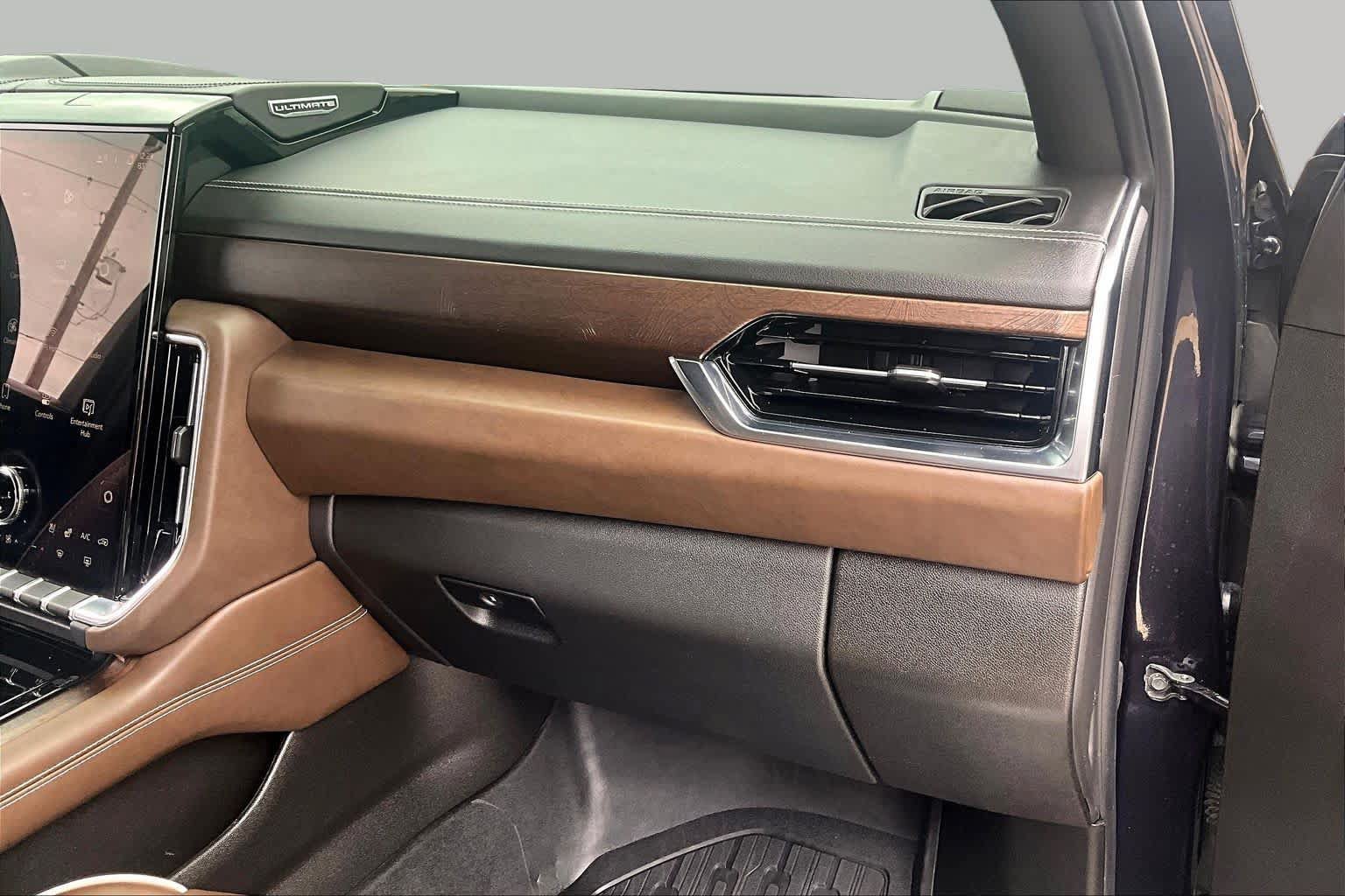 Used 2025 GMC Yukon Denali Ultimate w/ LPO, Floor Liner Package AWD/4WD image 19