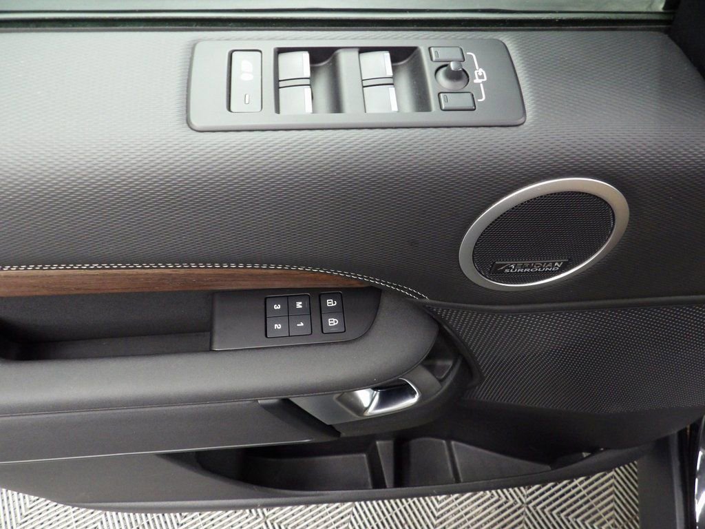 Used 2024 Land Rover Discovery Dynamic SE image 46