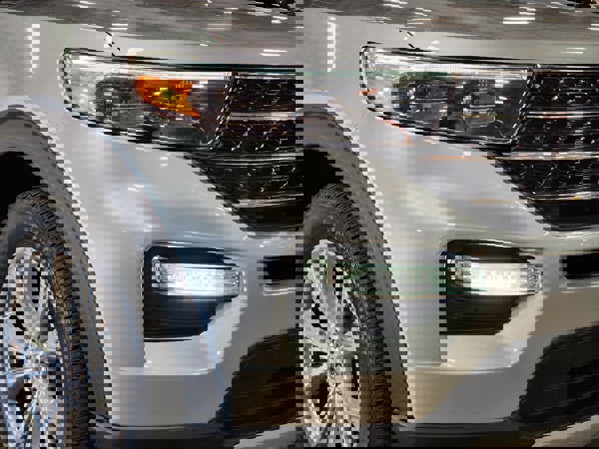 Used 2021 Ford Explorer XLT w/ Equipment Group 202A image 13