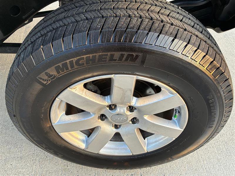 Used 2018 Jeep Wrangler Unlimited Sahara w/ Connectivity Group image 15