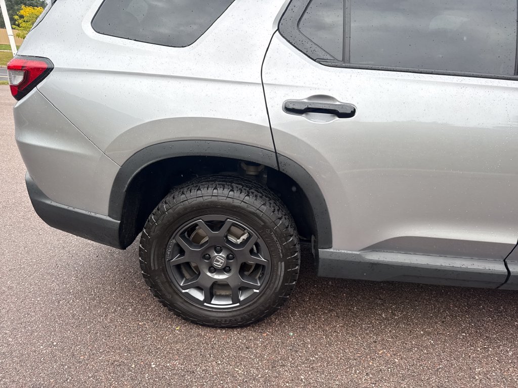 Used 2025 Honda Pilot TrailSport image 34