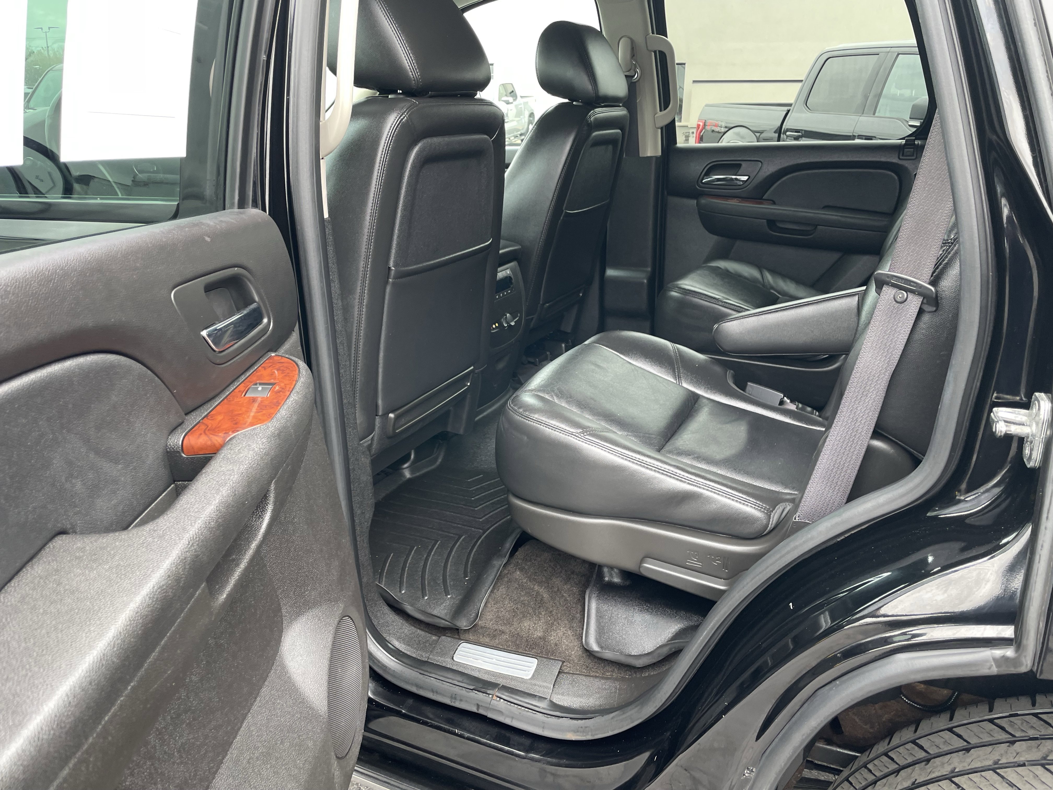 Used 2012 Chevrolet Tahoe LTZ AWD/4WD image 29