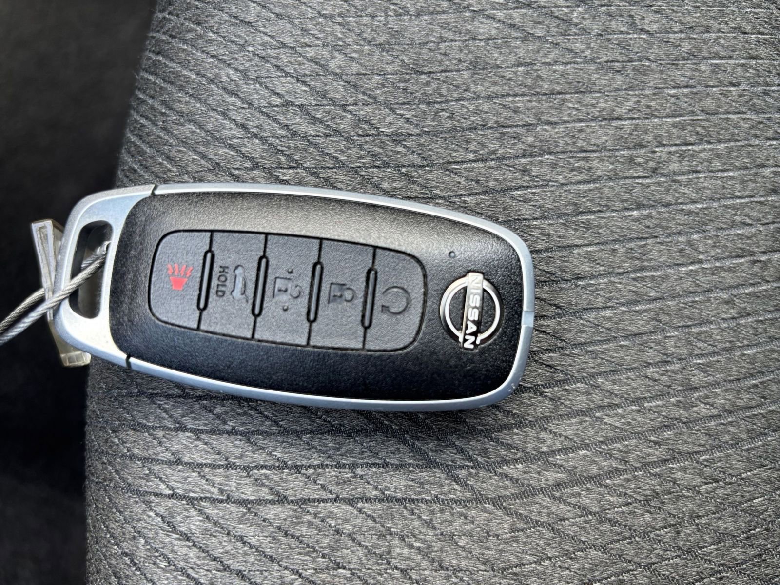 Used 2025 Nissan Rogue SV FWD image 27