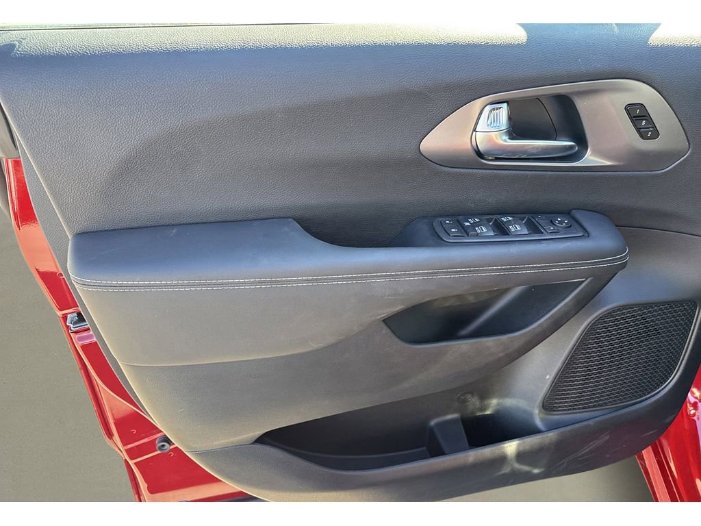 New 2026 Chrysler Pacifica Select image 11