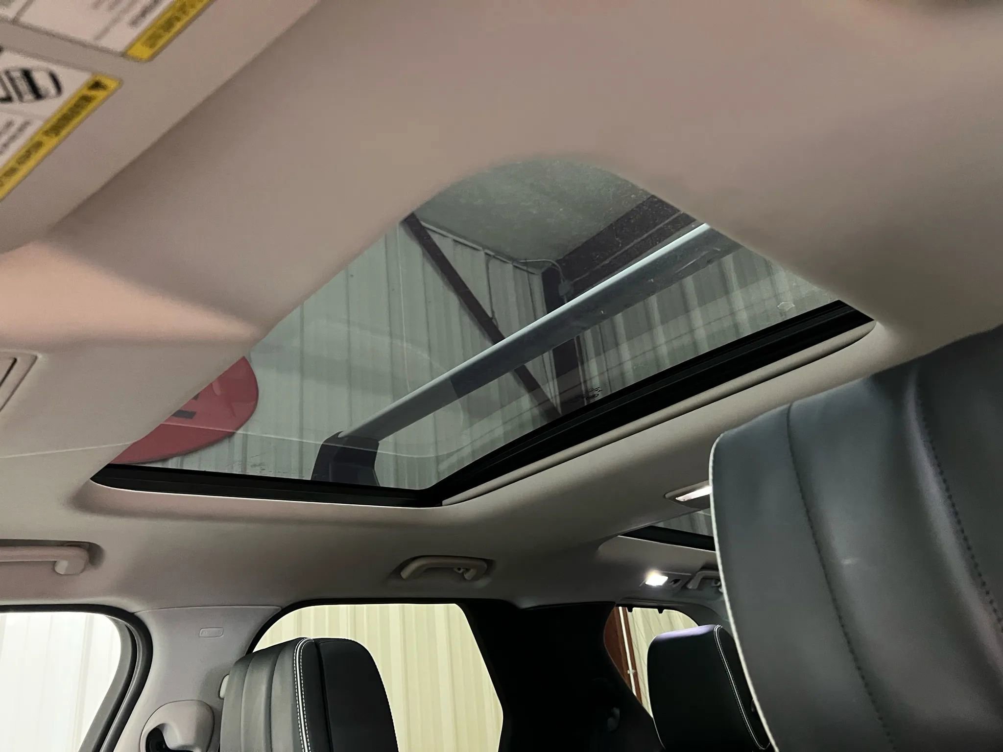 Used 2017 Land Rover Discovery First Edition image 39