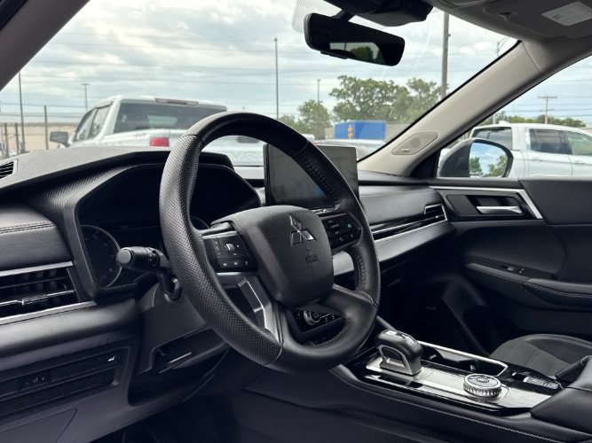 Used 2025 Mitsubishi Outlander SE AWD/4WD image 16