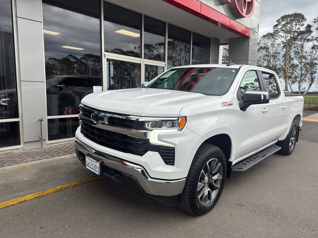 Used 2022 Chevrolet Silverado 1500 LT w/ Z71 Off-Road Package image 2