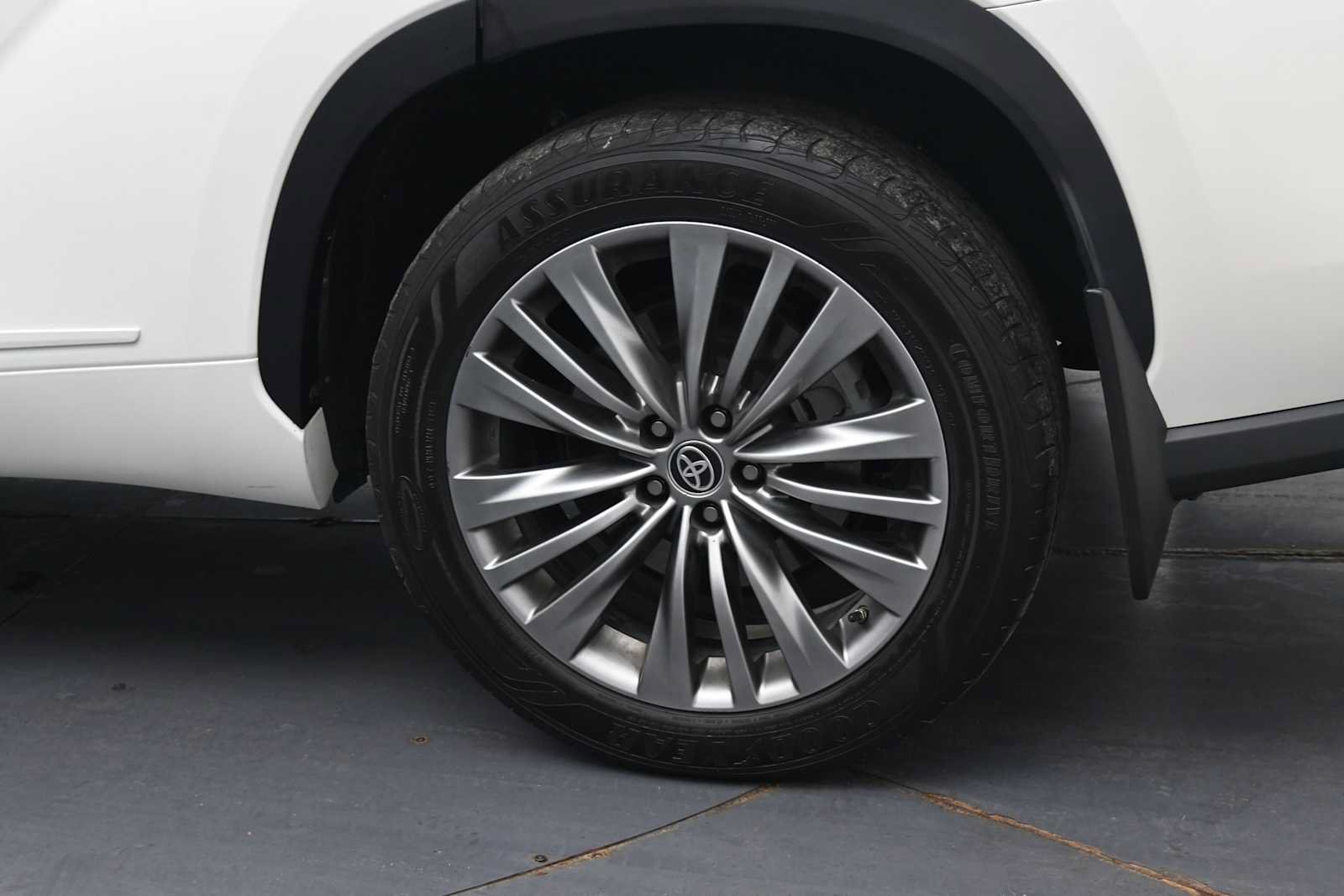 Used 2020 Toyota Highlander Platinum AWD/4WD image 5