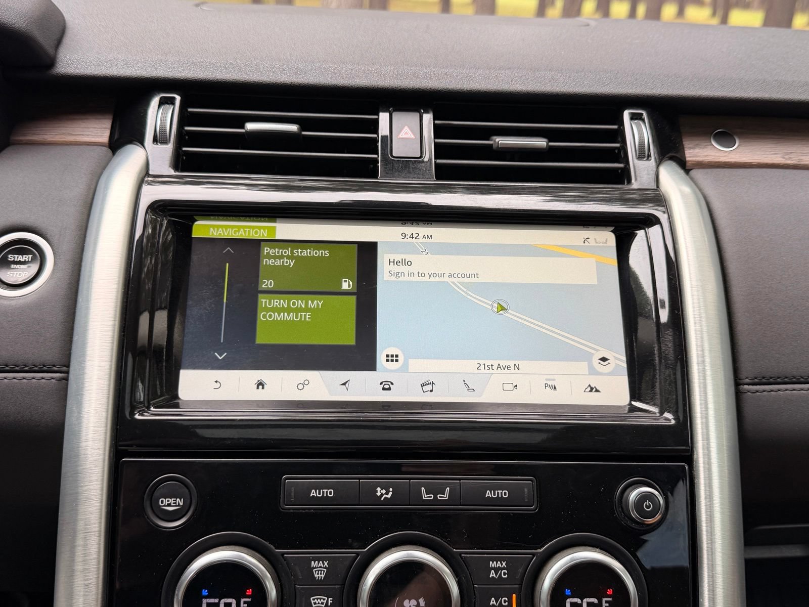 Used 2018 Land Rover Discovery HSE AWD/4WD image 4