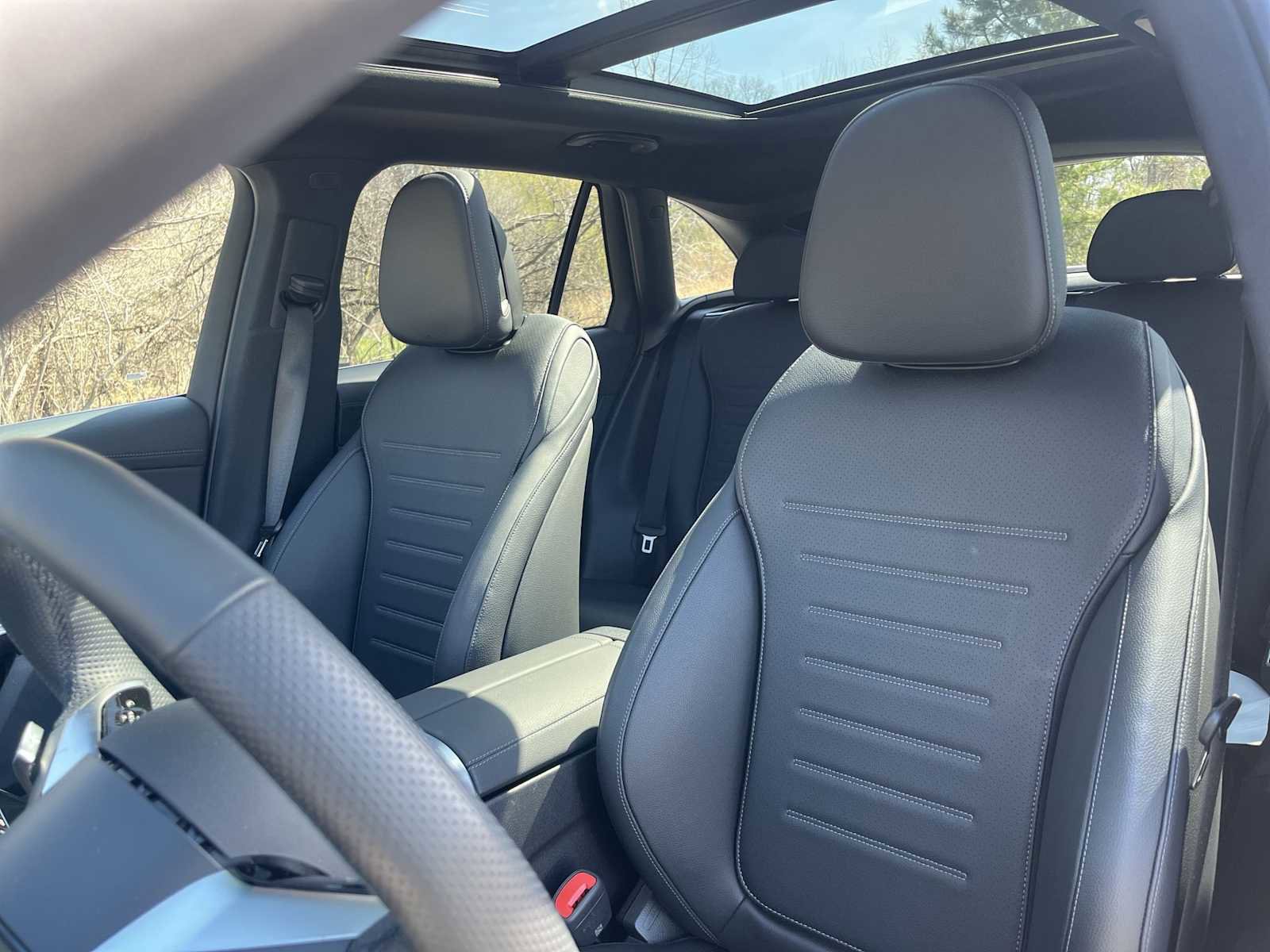 Used 2025 Mercedes-Benz GLC 300 4MATIC image 29