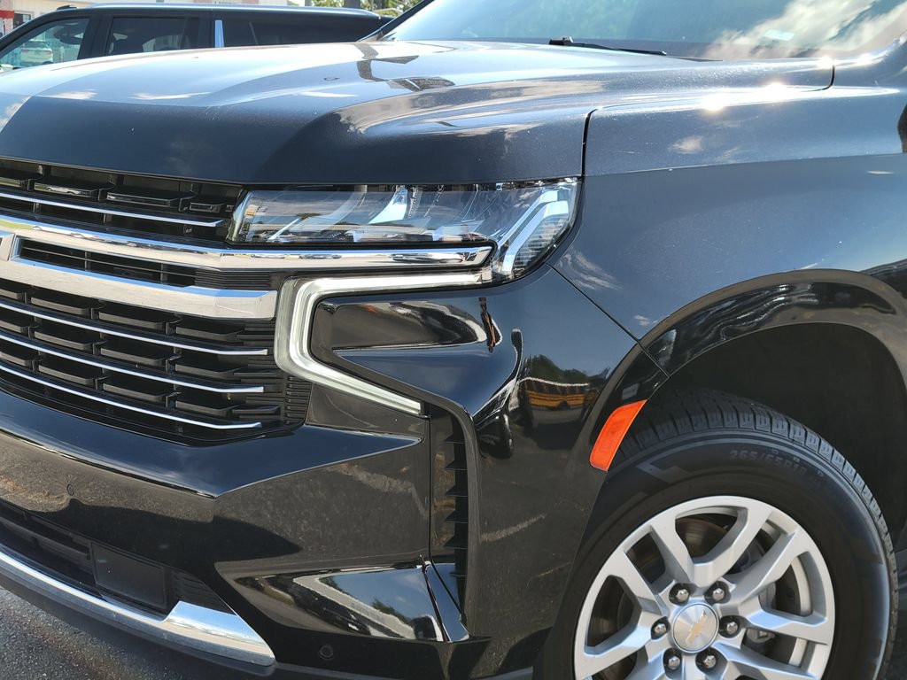 Used 2024 Chevrolet Suburban LT RWD image 9