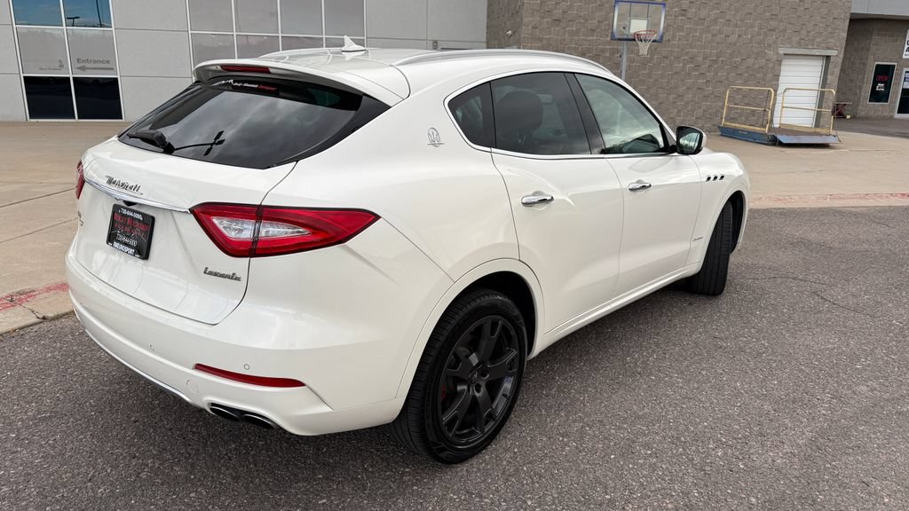 Used 2019 Maserati Levante GranLusso AWD/4WD image 8
