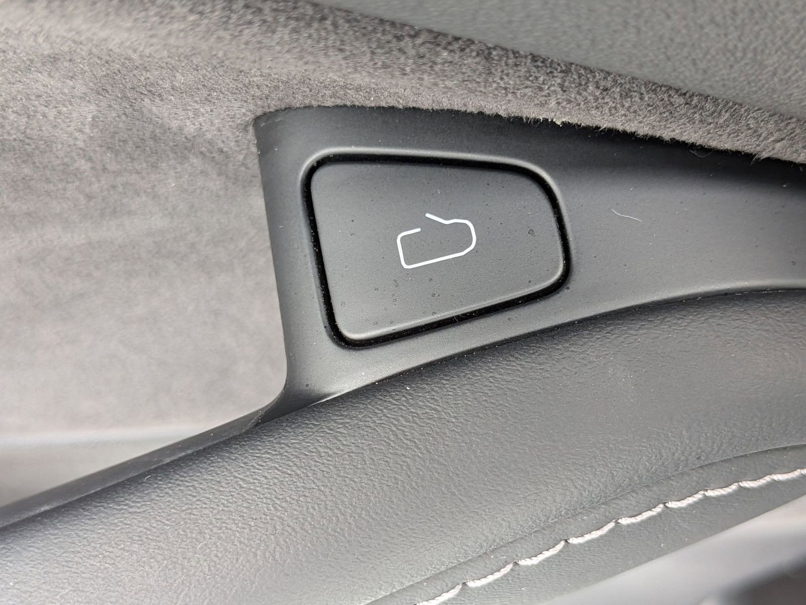 Used 2023 Tesla Model Y Long Range image 27