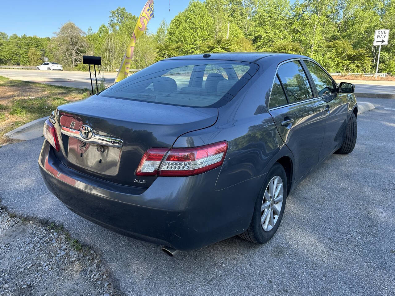 Used 2011 Toyota Camry XLE w/ XLE Extra-Value Pkg #2 image 5