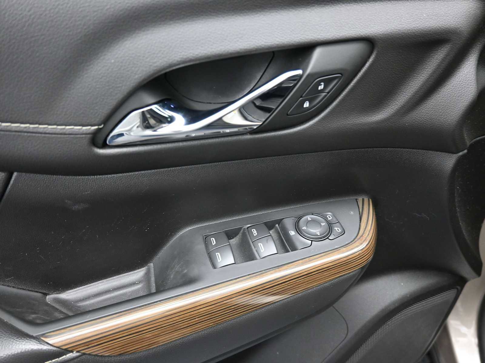 Used 2023 GMC Acadia SLE image 10