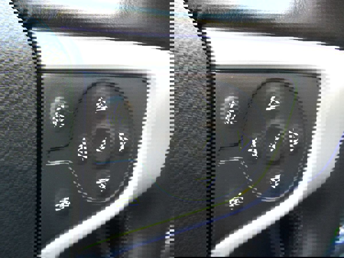 Used 2022 GMC Terrain SLT w/ Infotainment Package II image 8