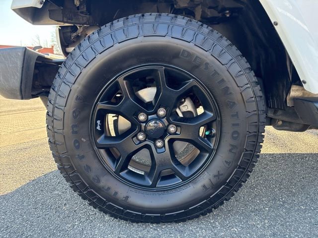 Used 2016 Jeep Wrangler Unlimited Sahara w/ Connectivity Group image 11