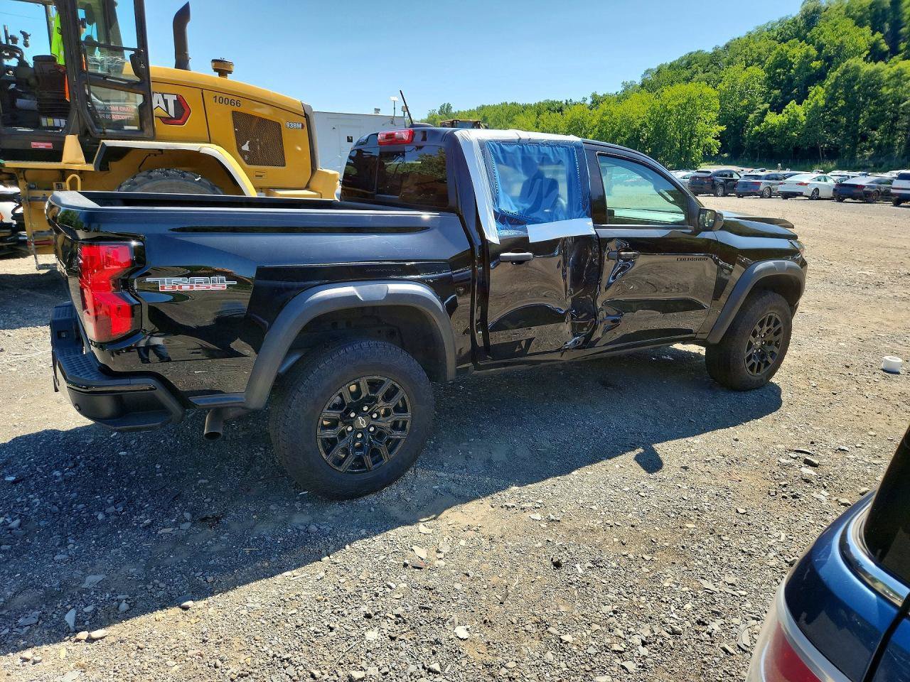 Used 2025 Chevrolet Colorado Trail Boss AWD/4WD image 5