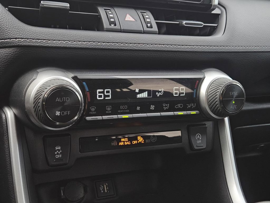 Used 2023 Toyota RAV4 XLE Premium image 26