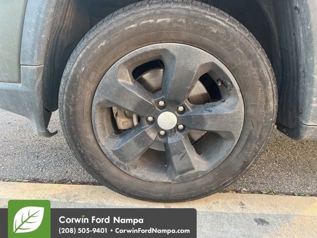 Used 2018 Jeep Compass Latitude AWD/4WD image 14