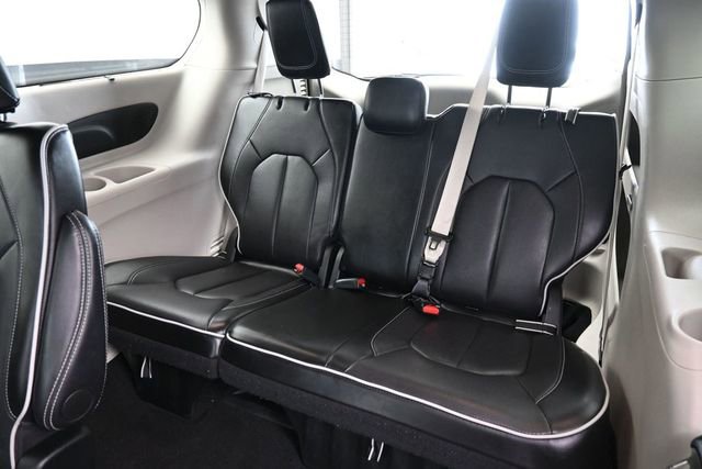 Used 2024 Chrysler Pacifica Limited FWD image 30