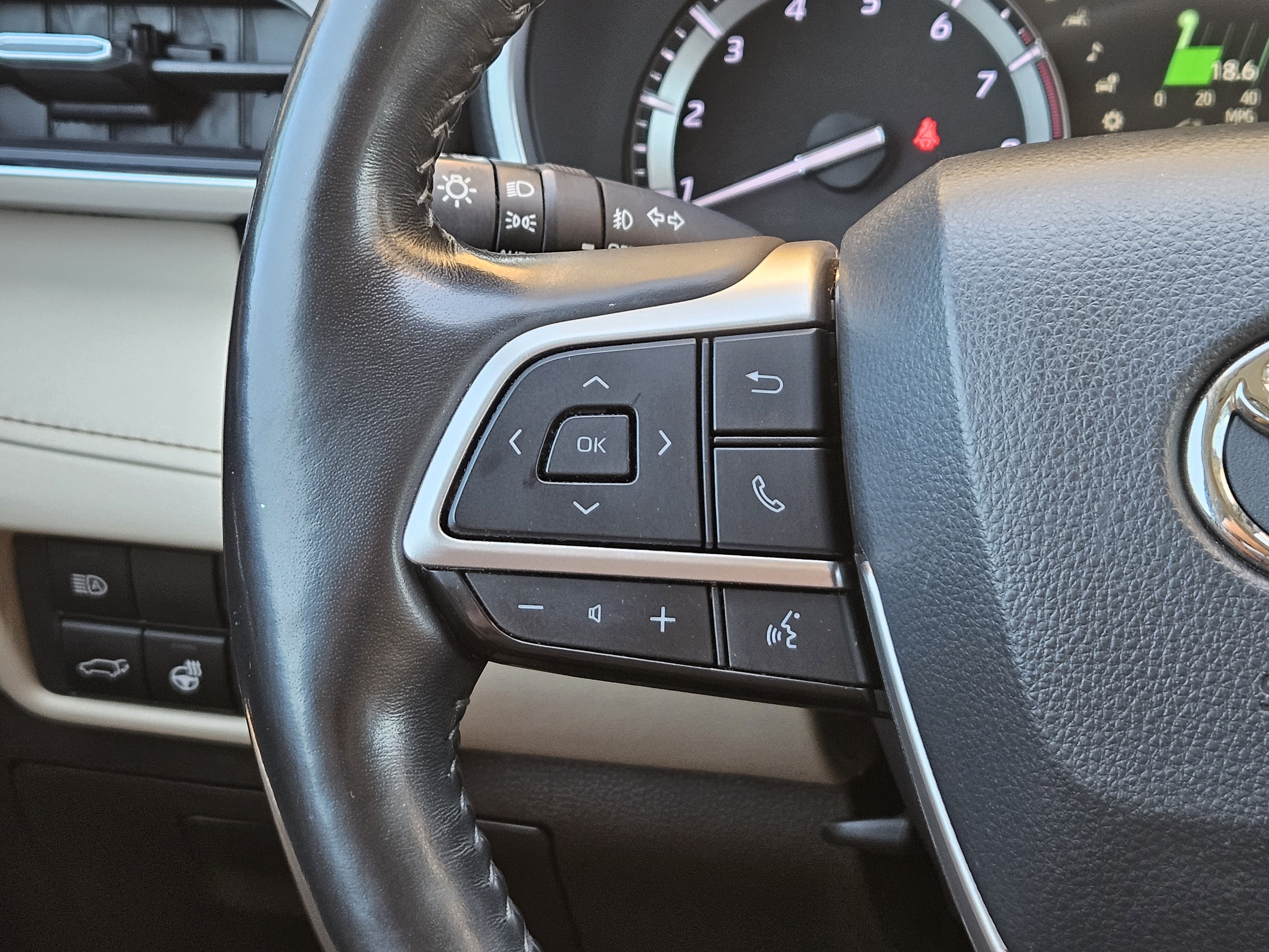 Used 2022 Toyota Highlander Limited FWD image 29