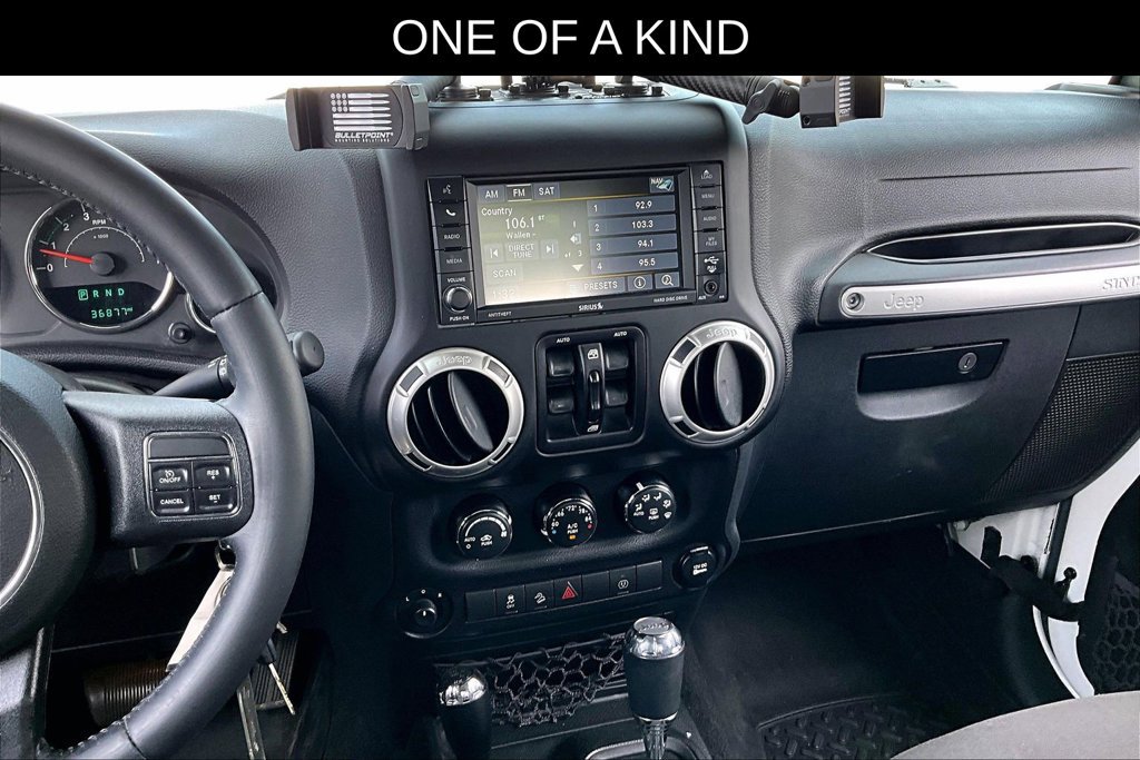 Used 2017 Jeep Wrangler Unlimited Rubicon w/ Connectivity Group AWD/4WD image 11
