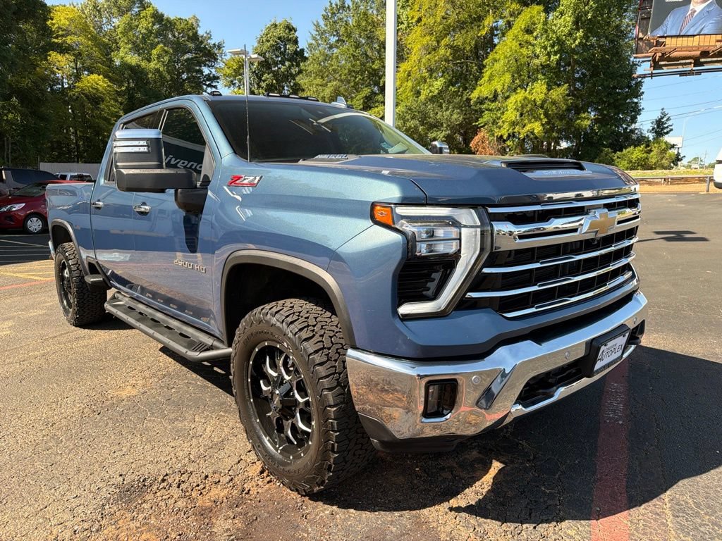 Used 2024 Chevrolet Silverado 2500 LTZ w/ LTZ Premium Package AWD/4WD image 4