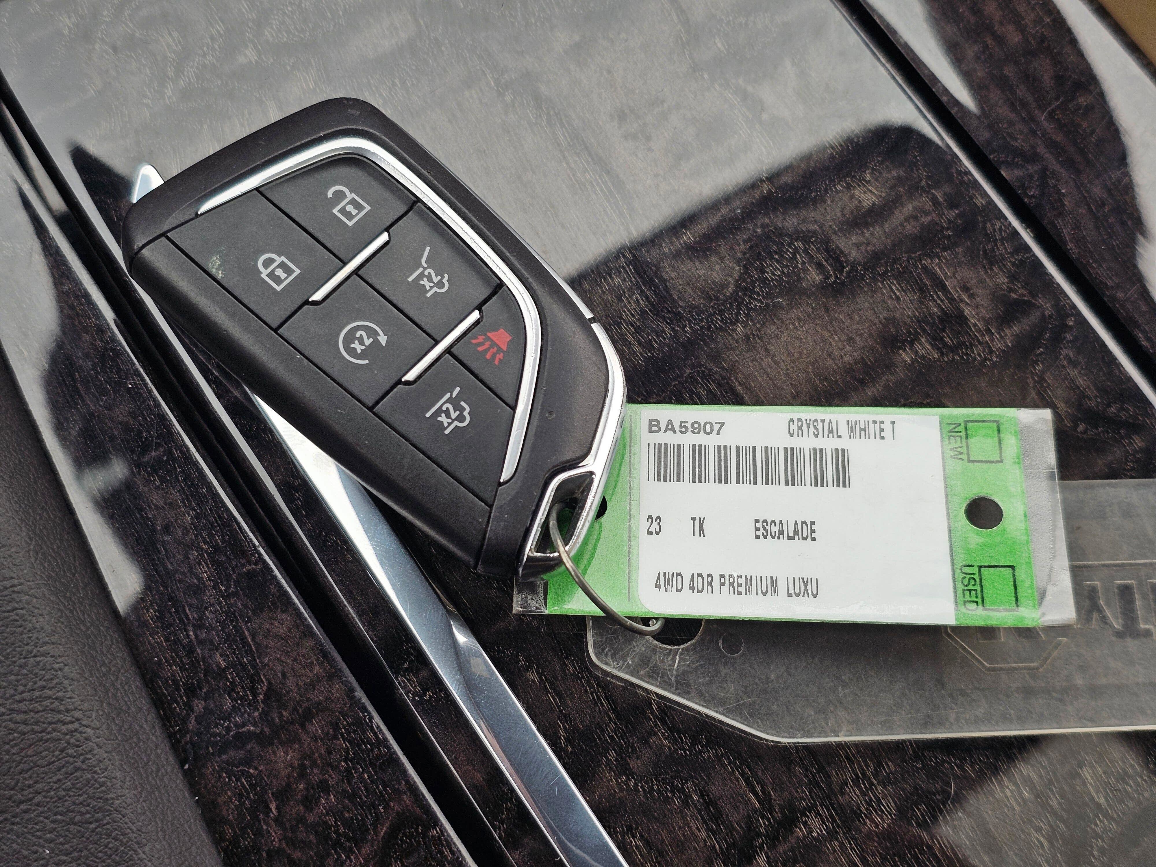 Used 2023 Cadillac Escalade Premium Luxury w/ Performance Package image 32