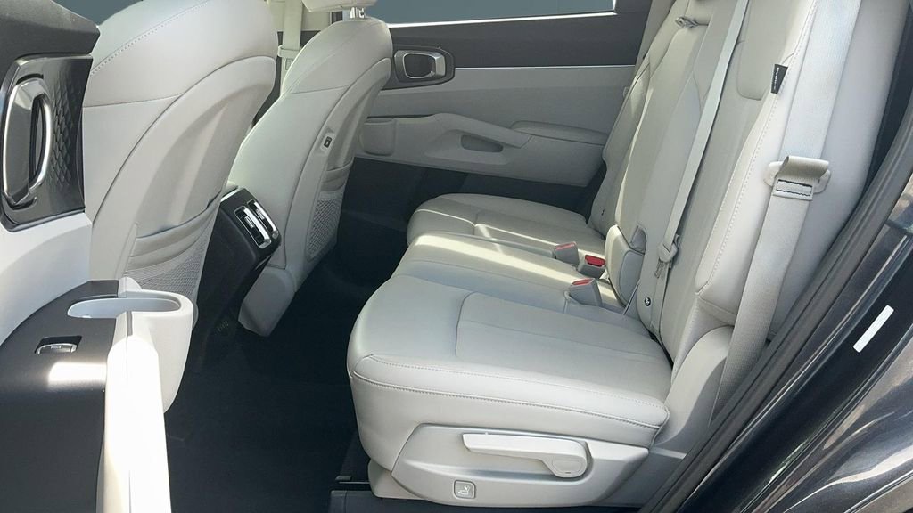Used 2025 Kia Sorento S w/ Panoramic Sunroof Package image 13
