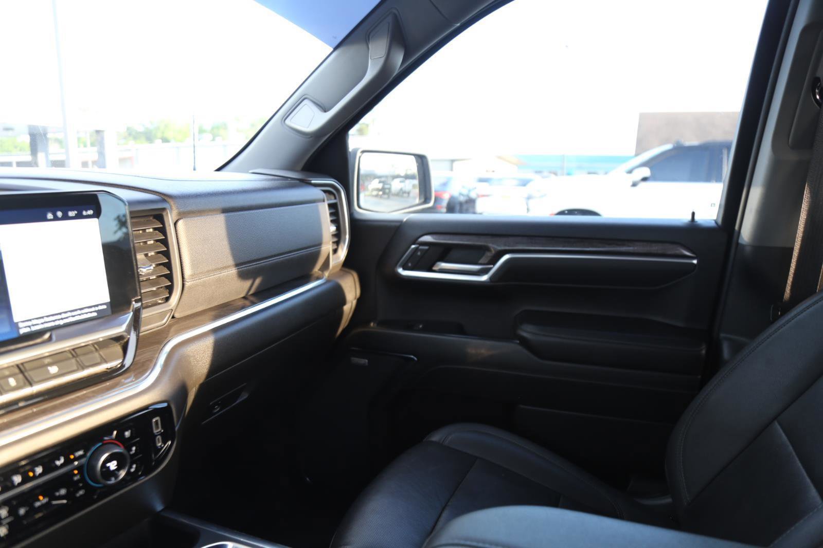 Used 2023 Chevrolet Silverado 1500 LTZ AWD/4WD image 17