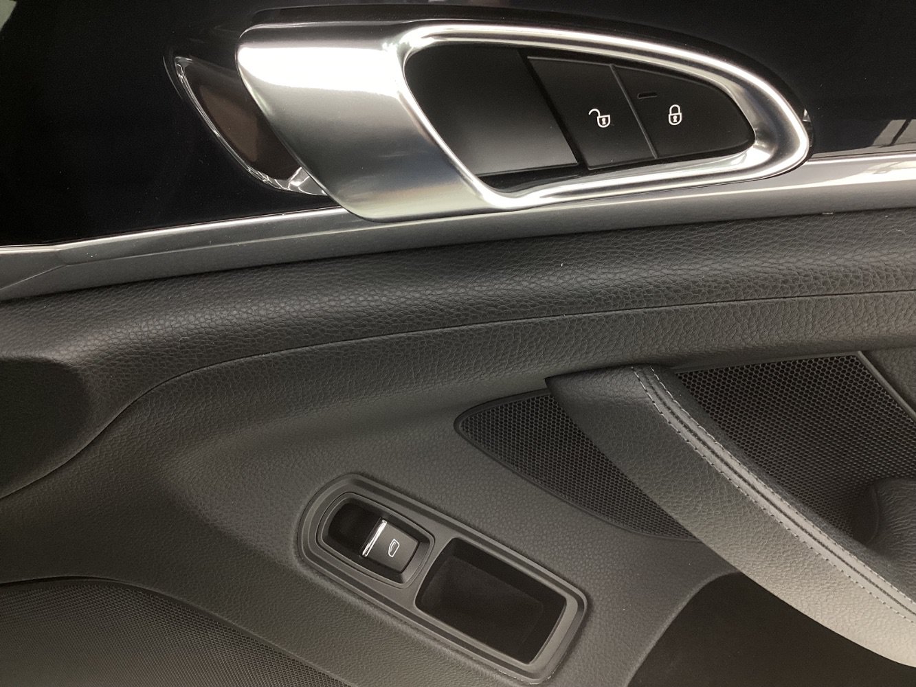 Used 2013 Porsche Panamera S RWD image 37